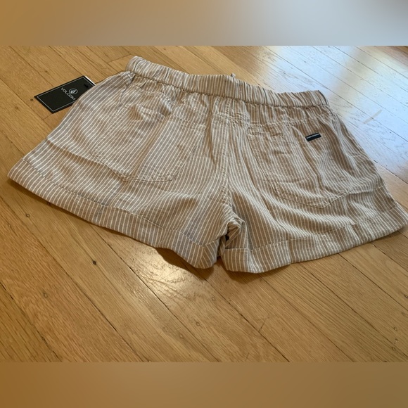 NWT VOLCOM khaki/white striped Sunday Strut Cuffed Shorts Size S - Picture 3 of 11